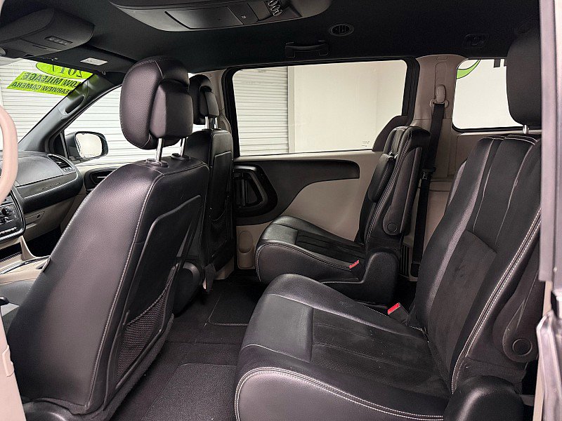 Used 2017 Dodge Grand Caravan SXT w/ Rear Park Assist Package image 11
