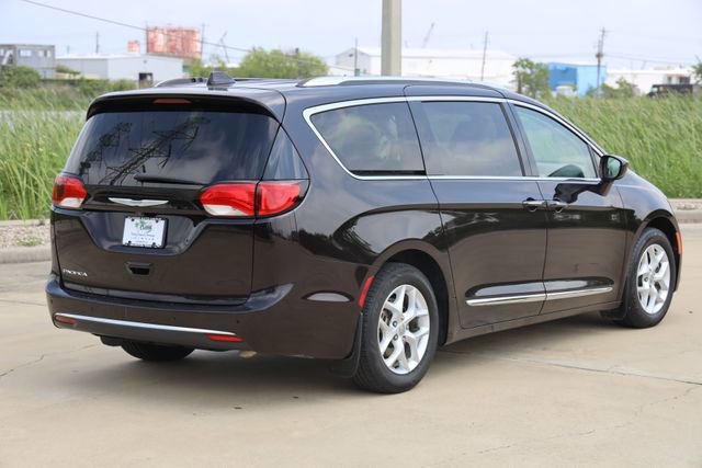 Used 2018 Chrysler Pacifica Touring-L w/ Tire & Wheel Group FWD image 8