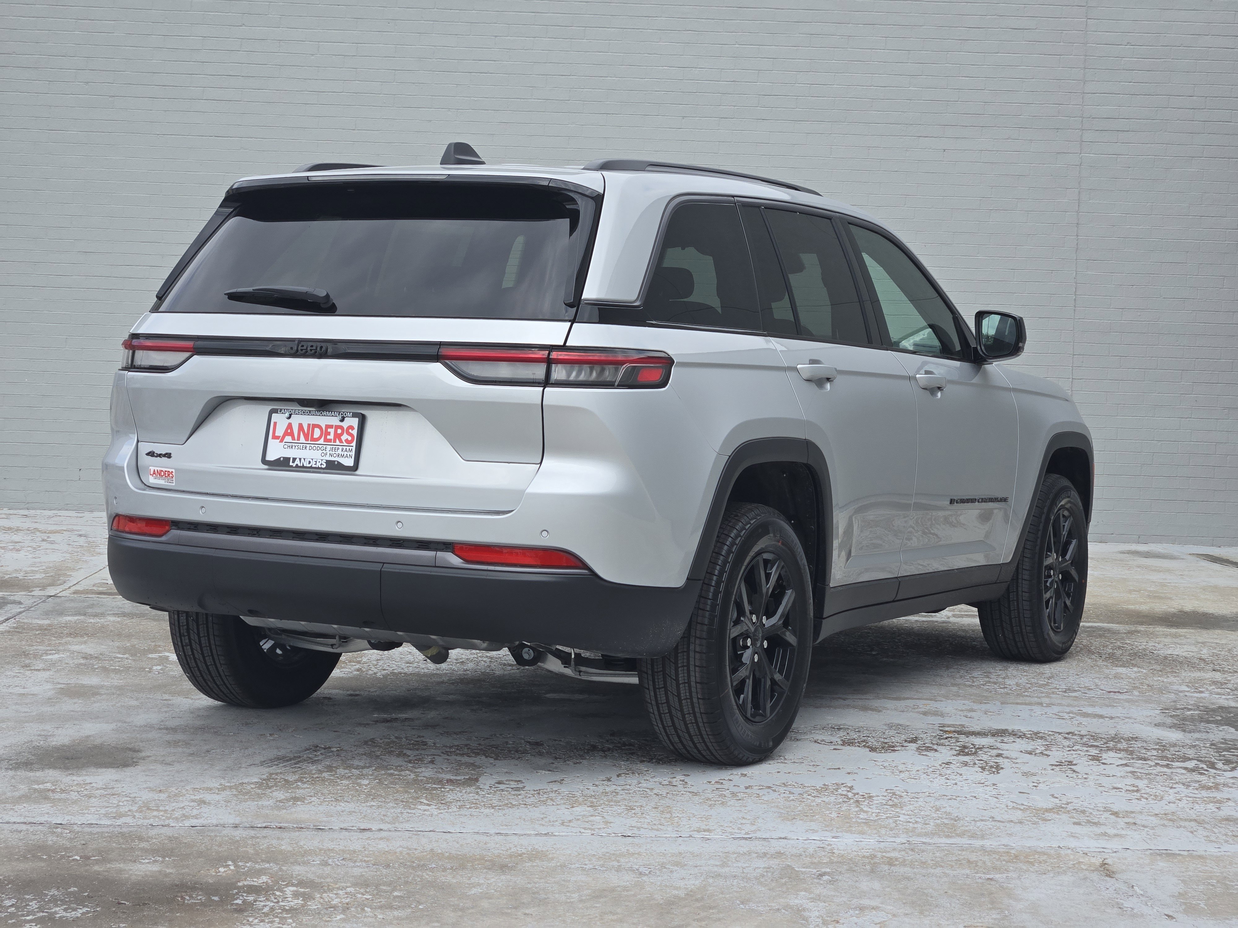 New 2026 Jeep Grand Cherokee Altitude image 4
