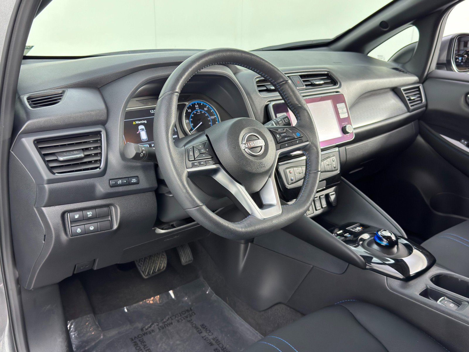 Used 2025 Nissan Leaf SV Plus image 12