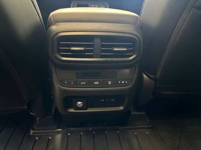 Used 2025 Honda Pilot TrailSport image 29