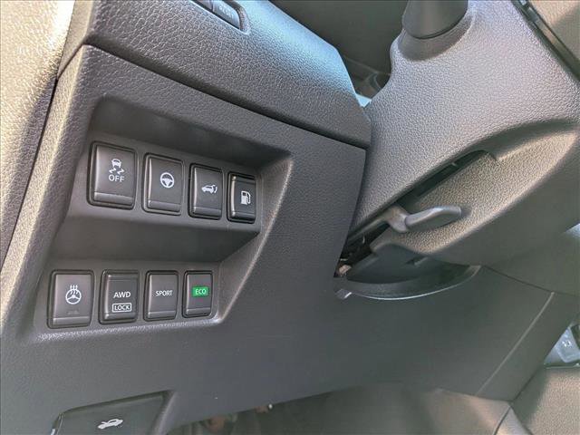 Used 2020 Nissan Rogue SV w/ Premium Package image 6