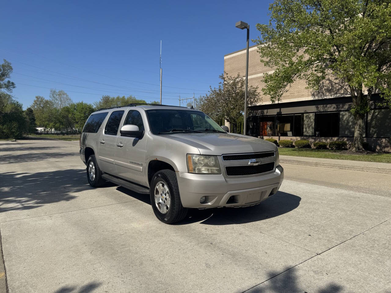 Used 2007 Chevrolet Suburban LT w/ LT Preferred Equipment Group AWD/4WD image 6