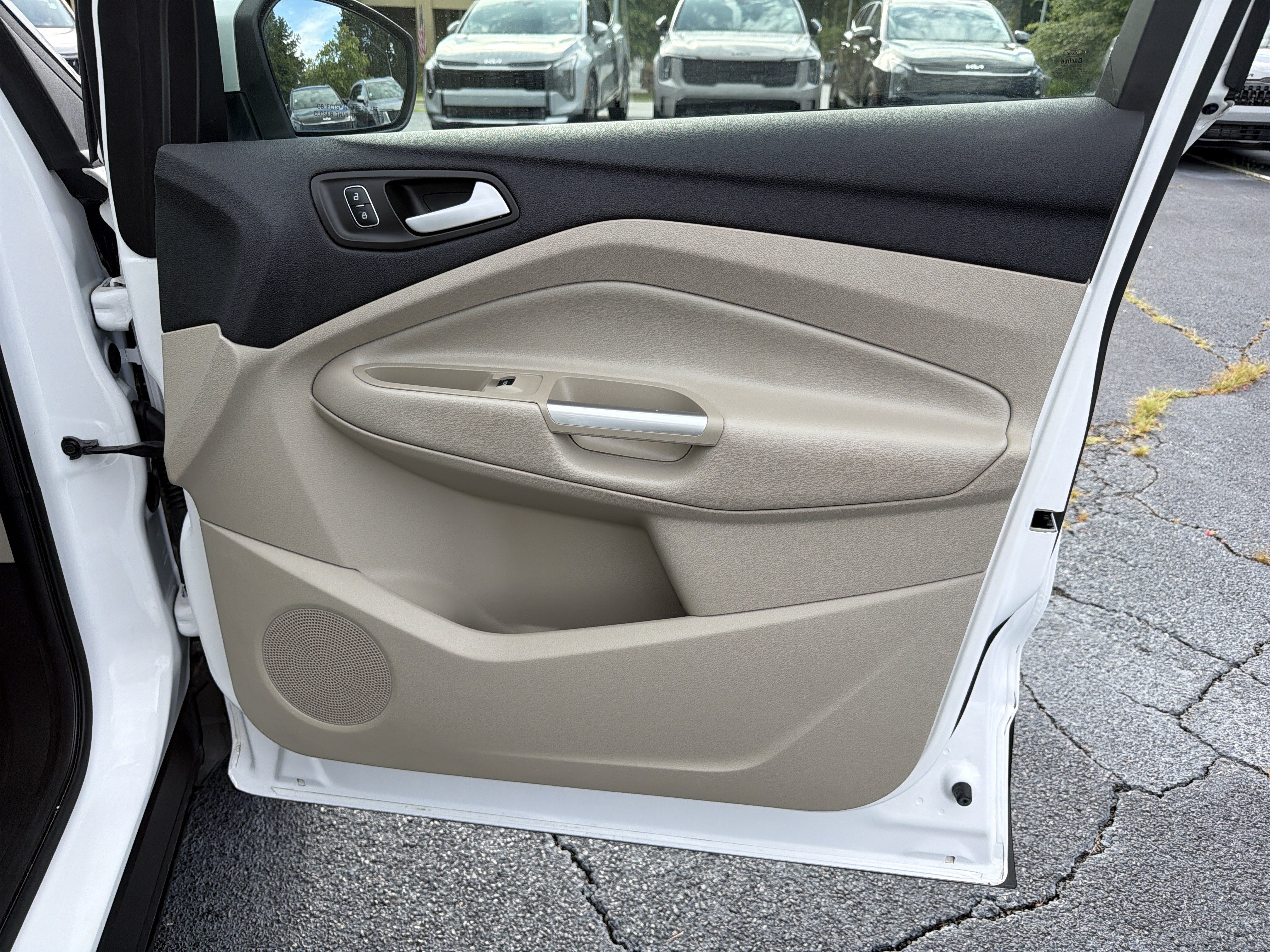 Used 2018 Ford Escape SE w/ Ford Safe & Smart Package FWD image 12