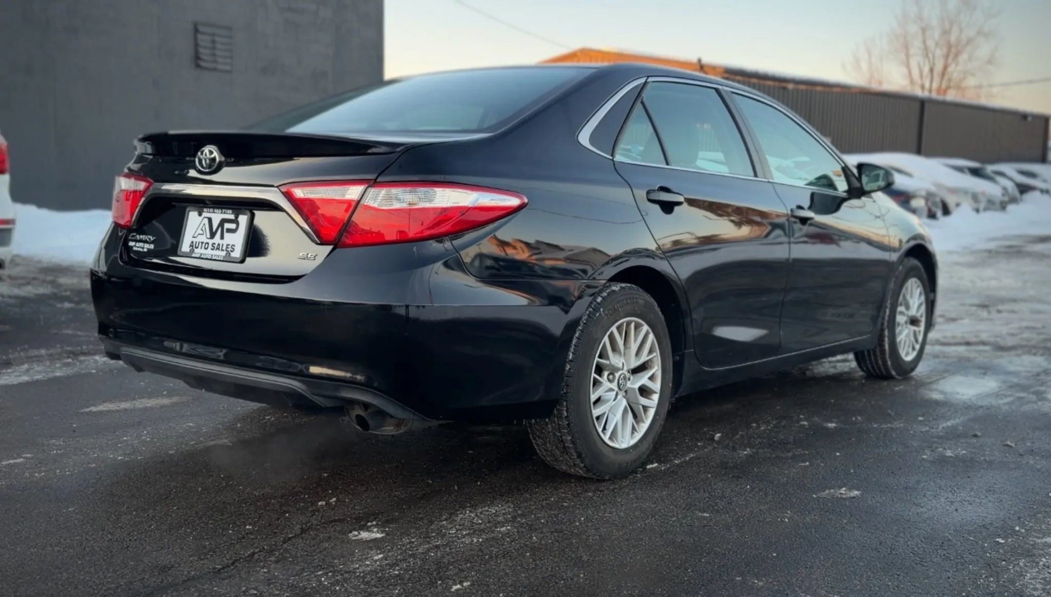 Used 2017 Toyota Camry LE image 3