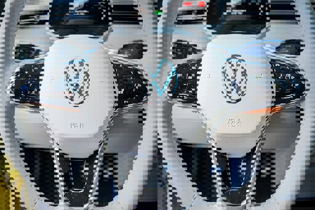 New 2025 Volkswagen ID. Buzz Pro S Plus image 14