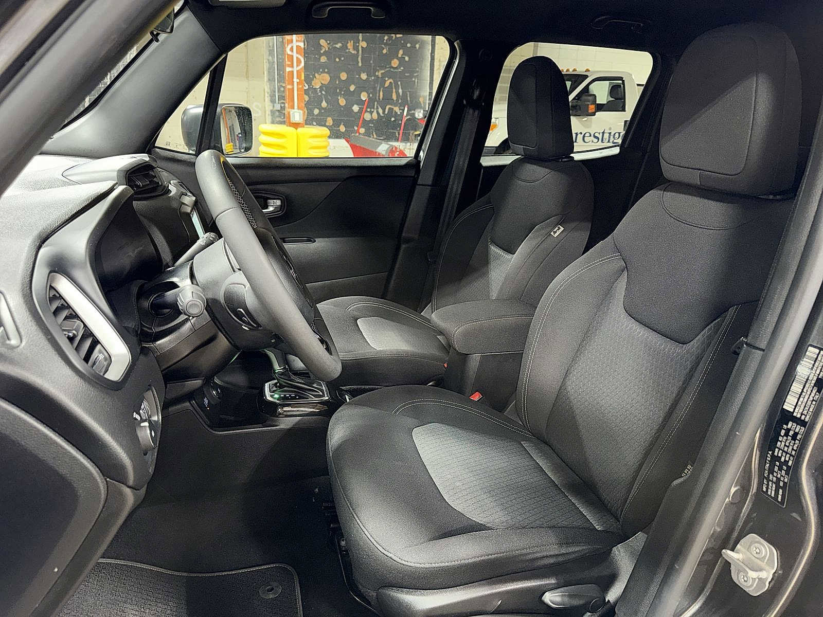 Used 2021 Jeep Renegade Latitude image 15