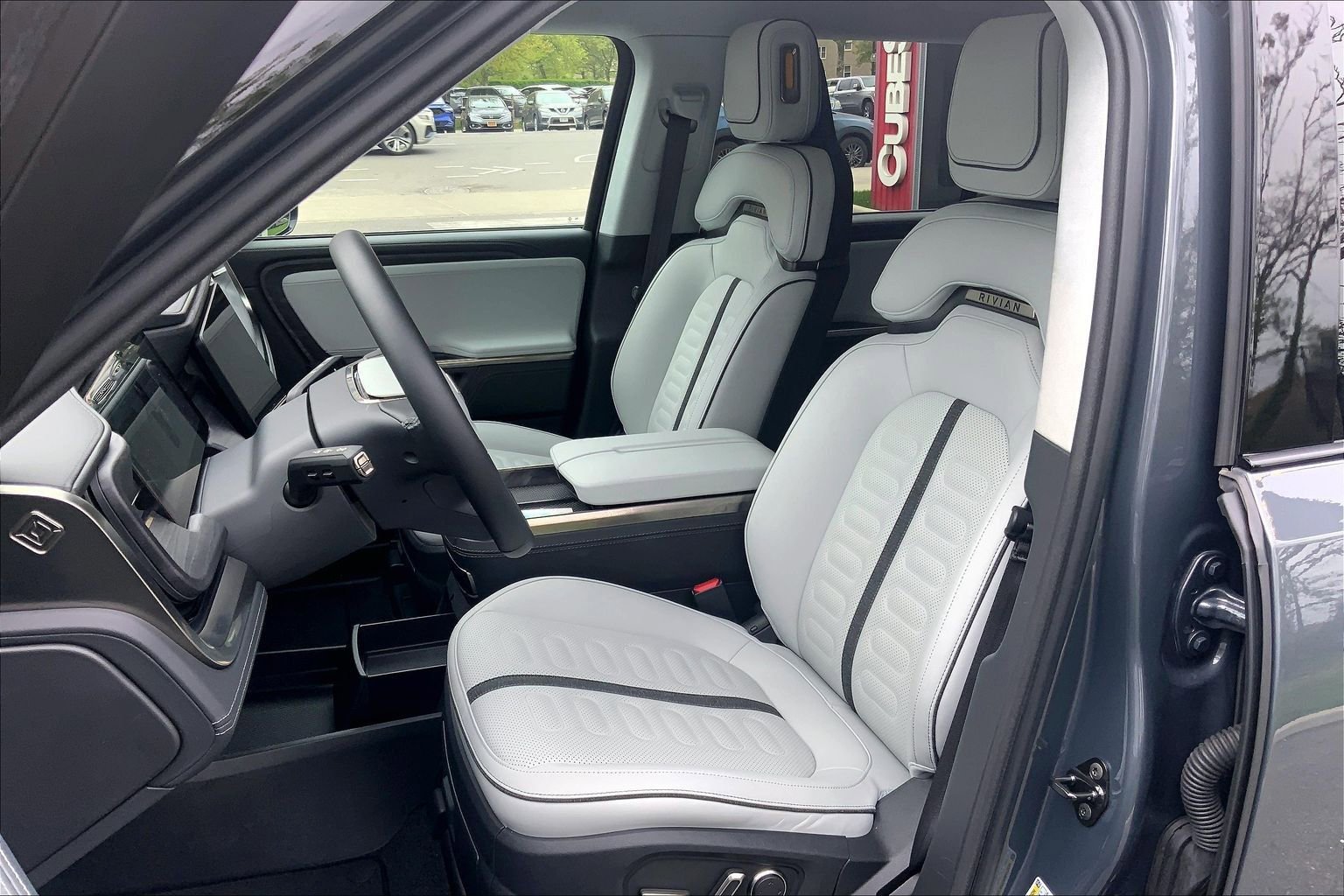 Used 2025 Rivian R1S Adventure AWD/4WD image 7