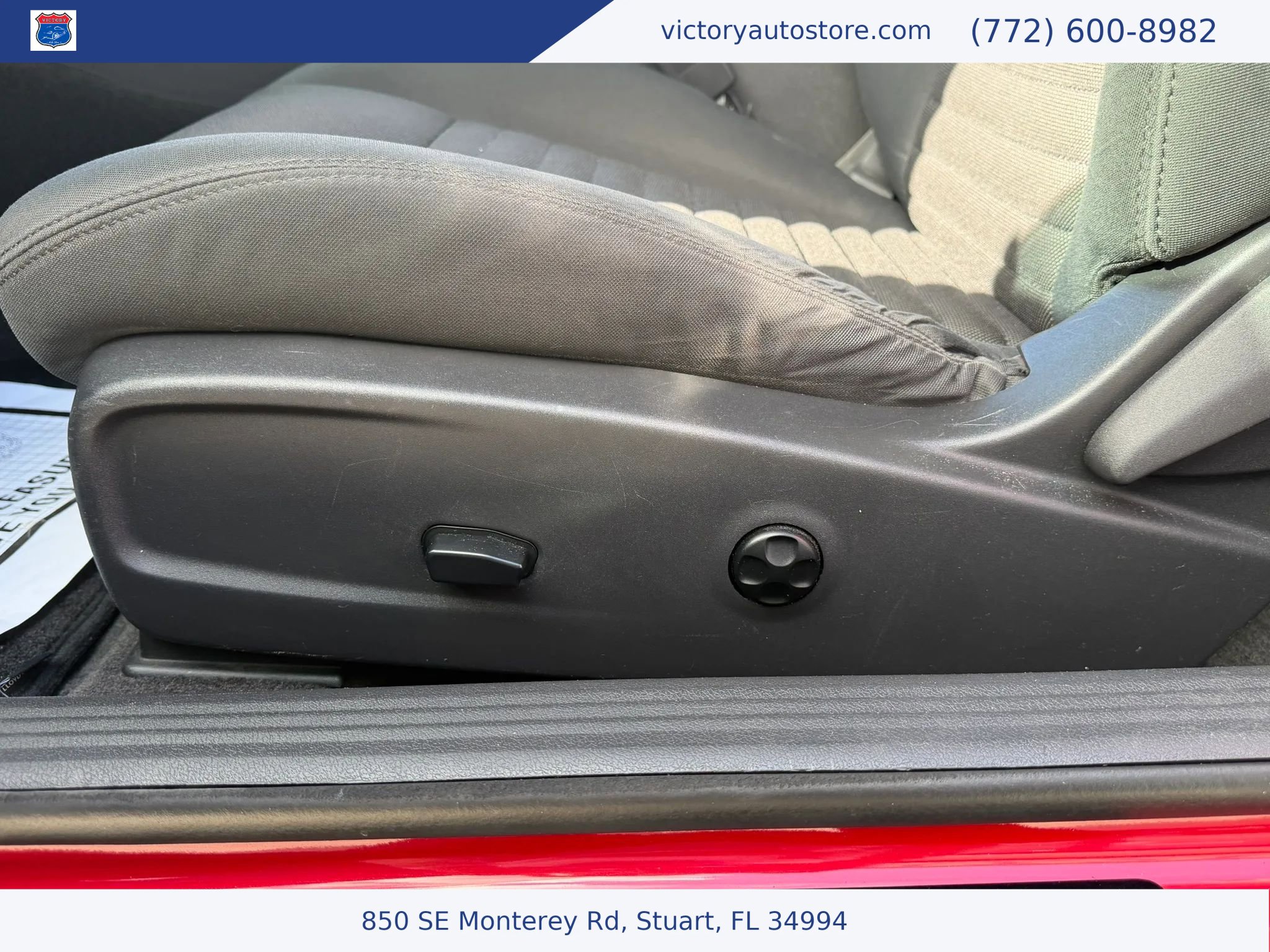 Used 2012 Dodge Challenger R/T RWD image 19
