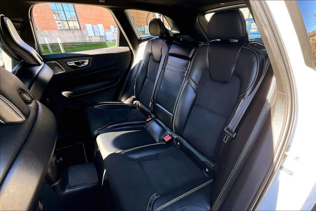 Used 2019 Volvo XC60 T8 R-Design w/ Advanced Package image 33