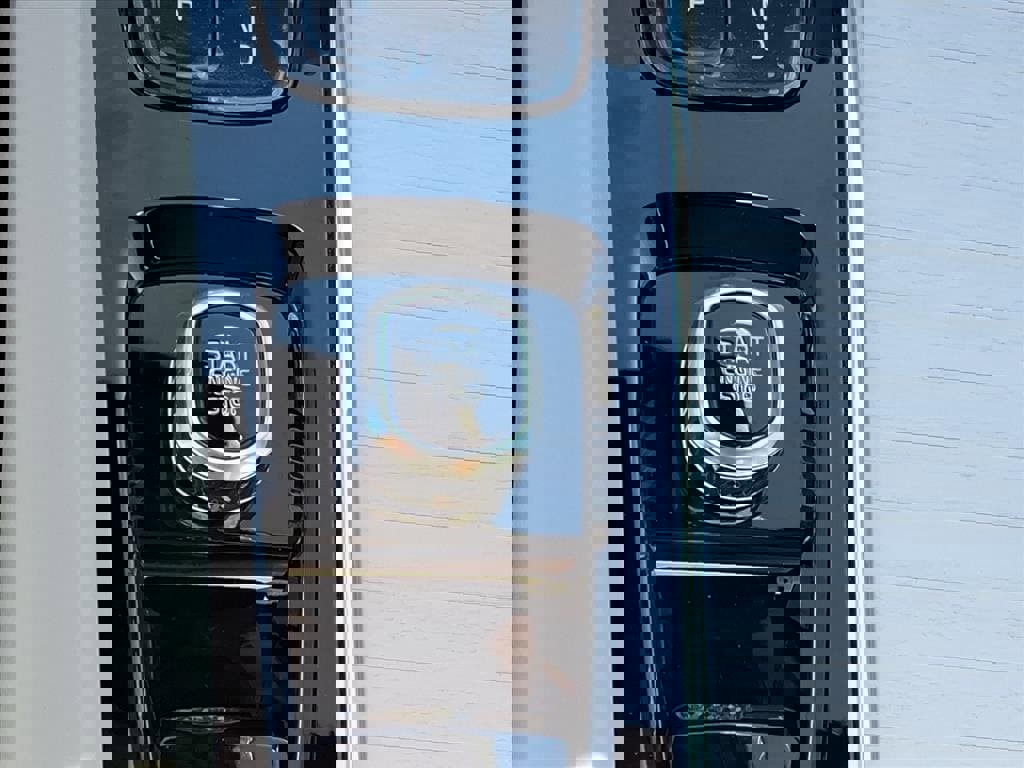 New 2026 Volvo XC60 B5 Ultra w/ Protection Package Premier image 21