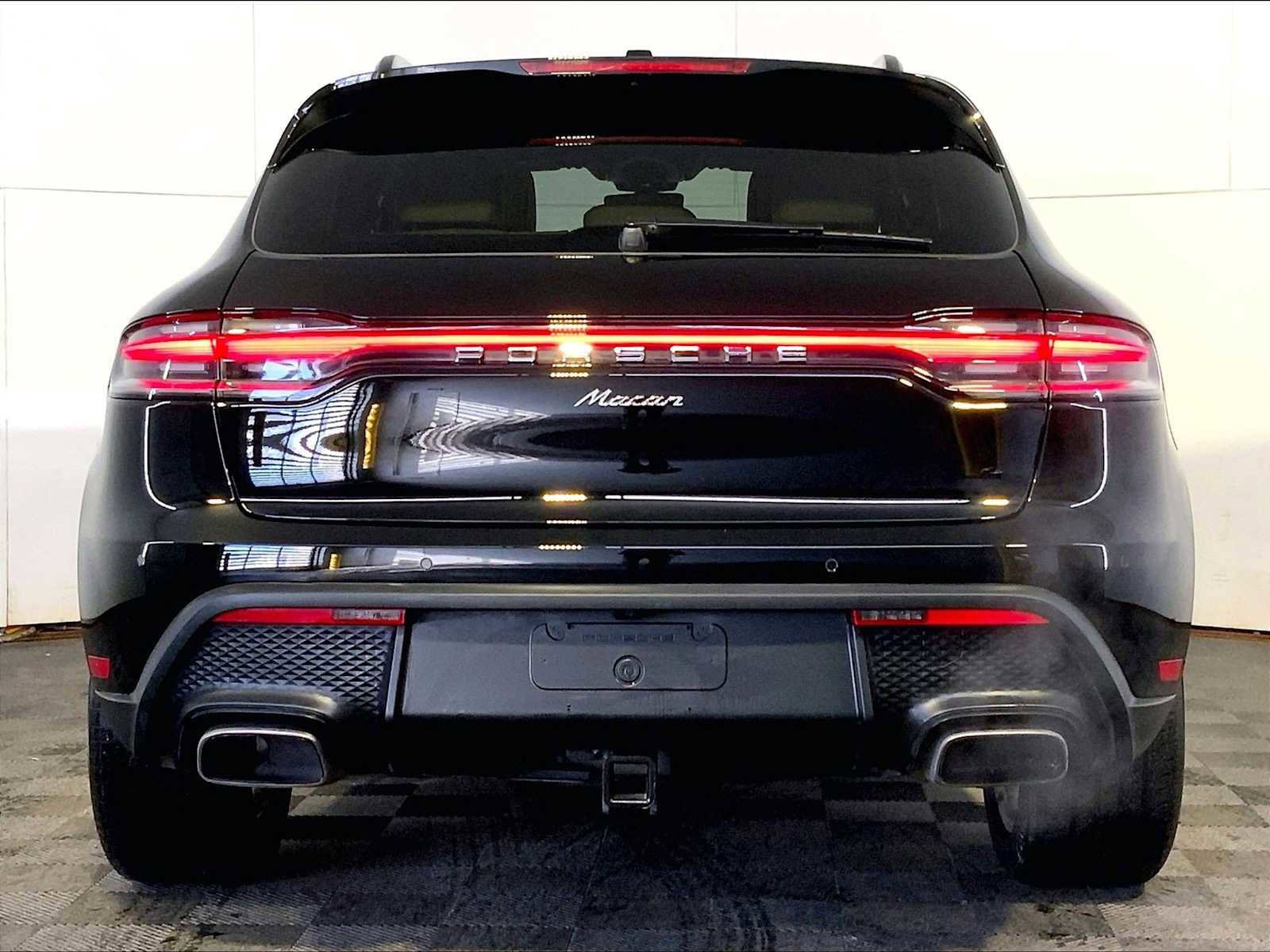 Certified 2023 Porsche Macan image 6