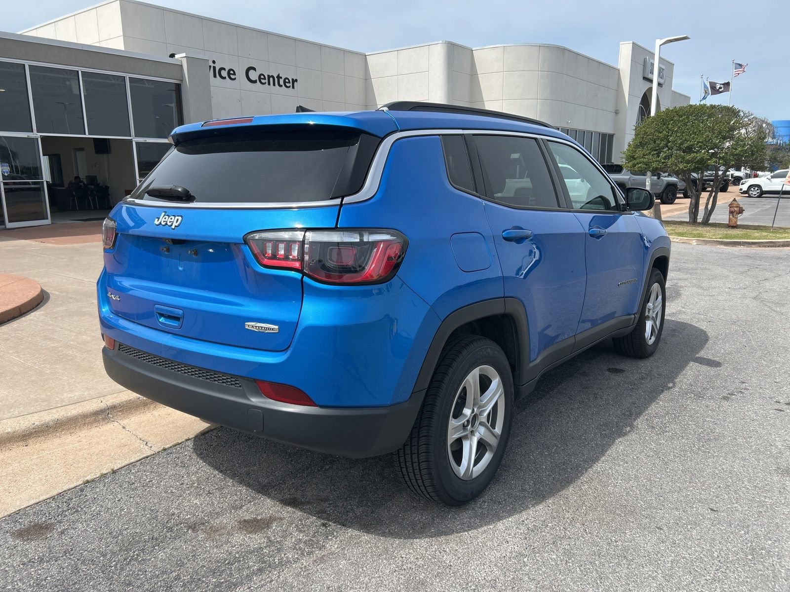 Used 2024 Jeep Compass Latitude AWD/4WD image 5