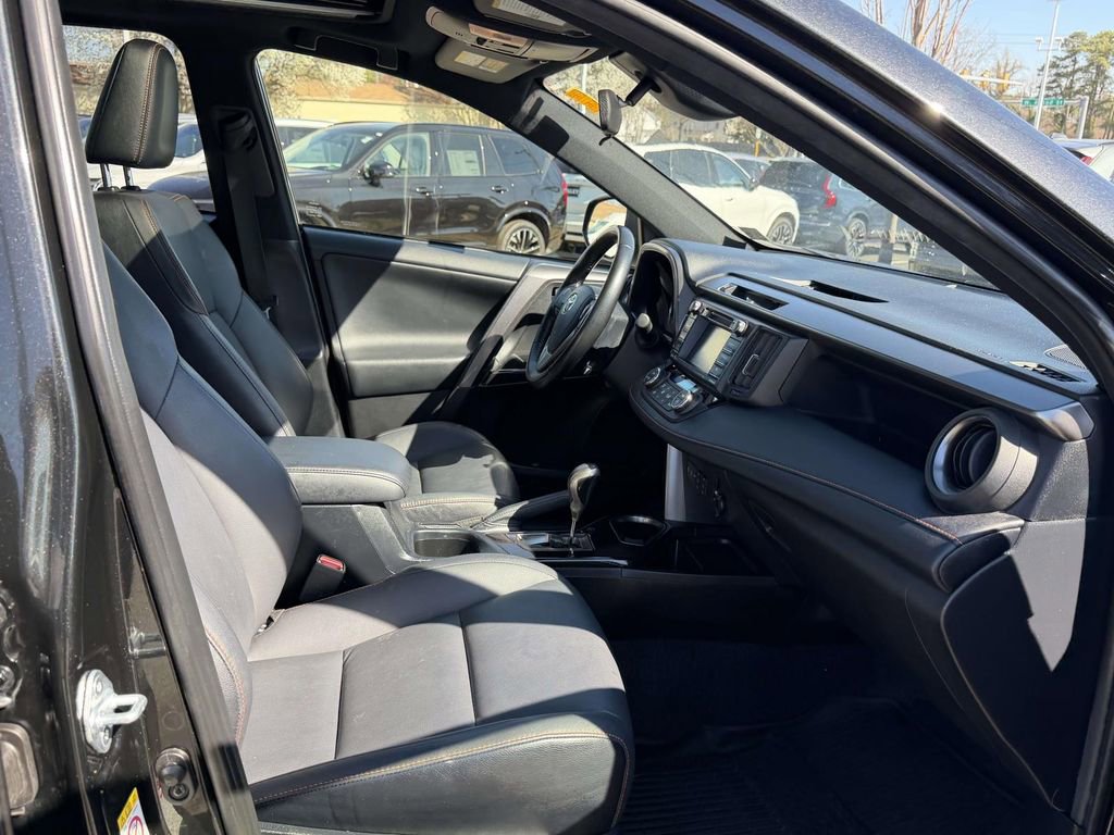 Used 2017 Toyota RAV4 SE image 12