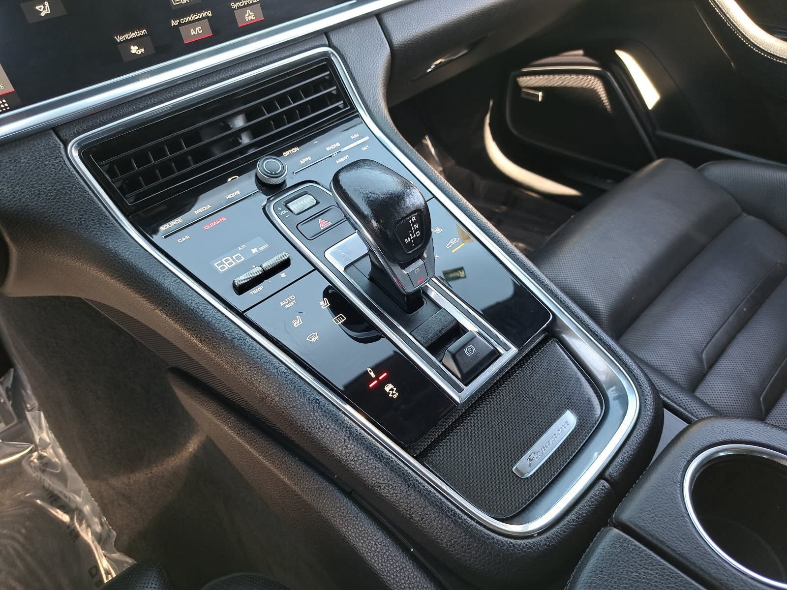 Used 2018 Porsche Panamera 4S AWD/4WD image 28