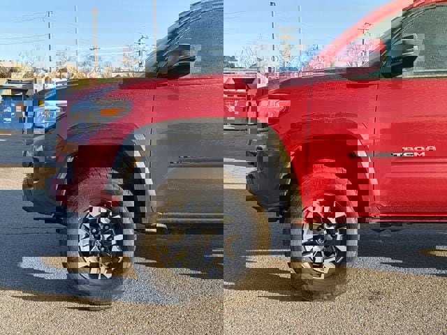 Used 2023 Toyota Tacoma TRD Off-Road image 9