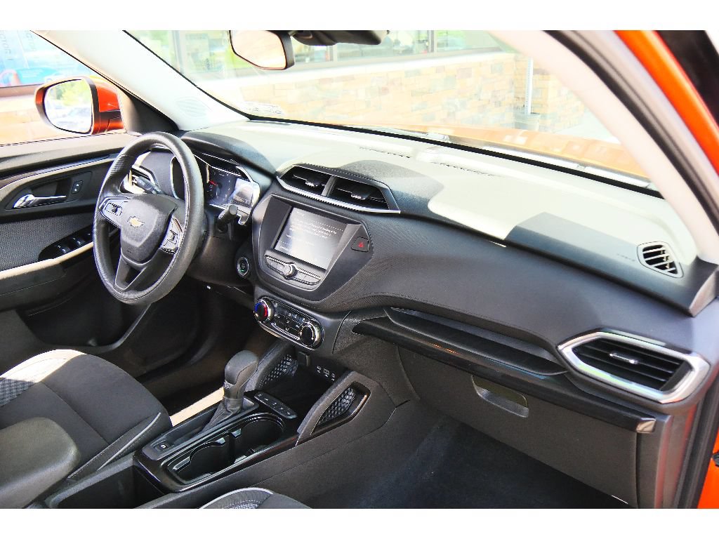 Used 2022 Chevrolet TrailBlazer LT w/ LPO, Blackout Package AWD/4WD image 11