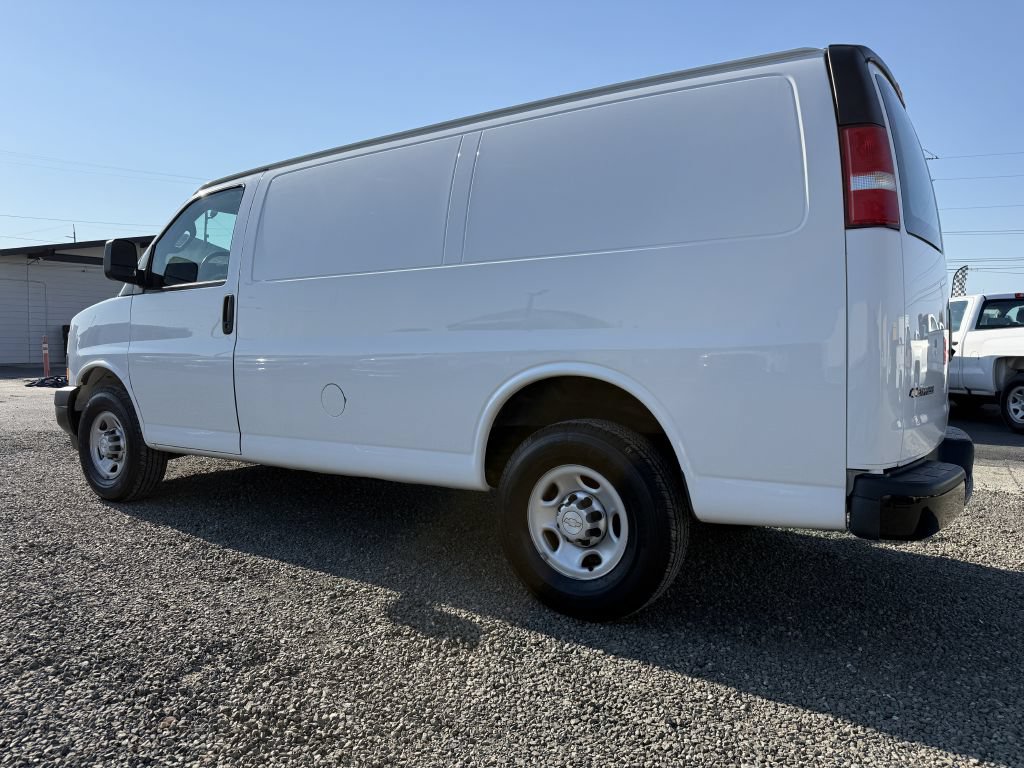 Used 2018 Chevrolet Express 2500 w/ Driver Convenience Package RWD image 9