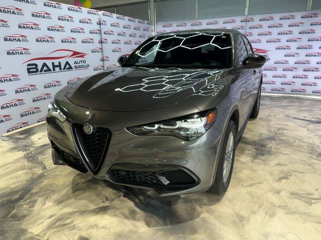Used 2024 Alfa Romeo Stelvio Sprint RWD image 2