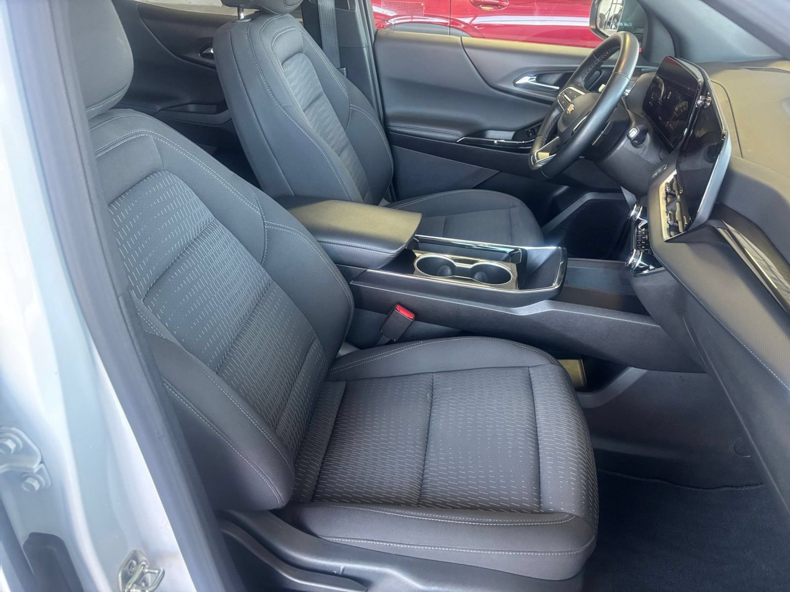 Used 2025 Chevrolet Equinox LT FWD image 36