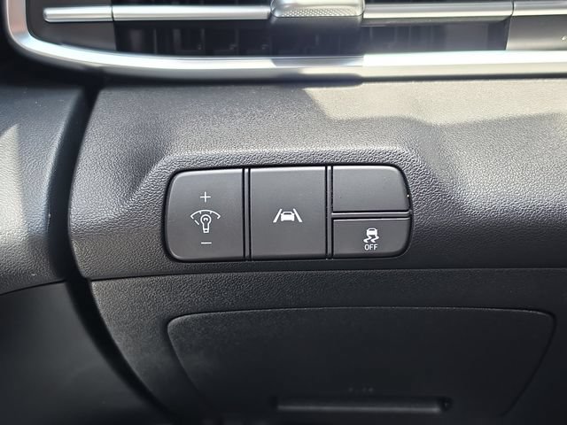 Used 2022 Hyundai Elantra Limited FWD image 21