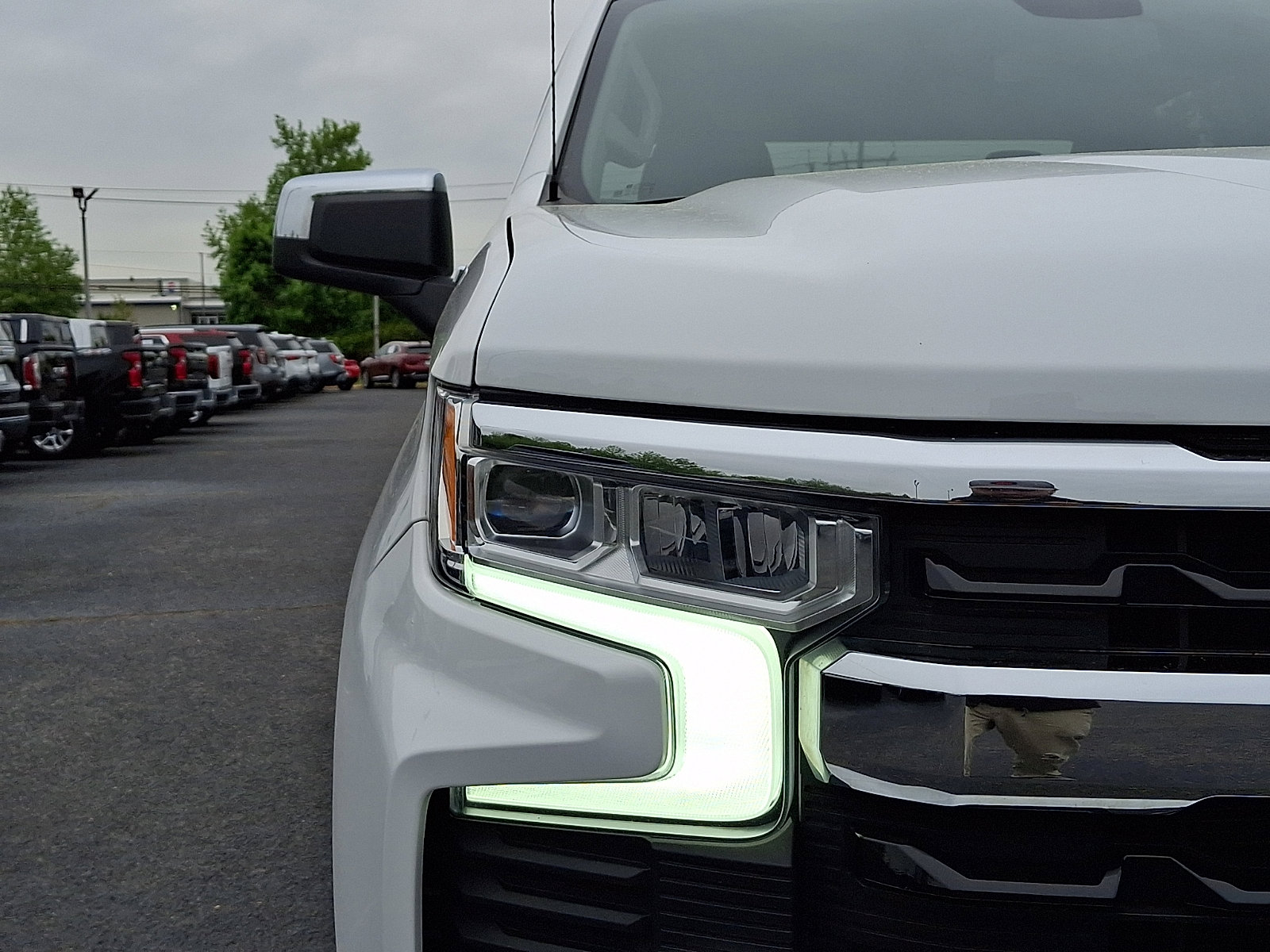 Used 2024 Chevrolet Silverado 1500 LT AWD/4WD image 10