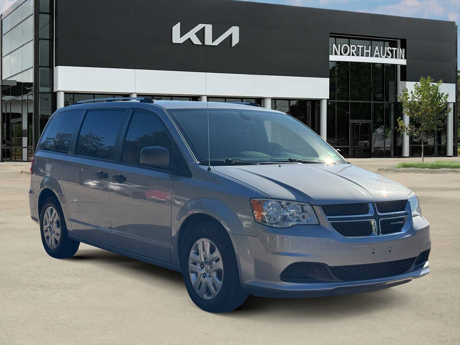 Used 2019 Dodge Grand Caravan SE w/ UConnect Hands-Free Group FWD image 6
