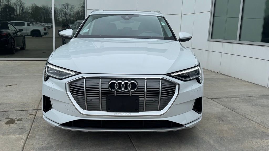 Used 2023 Audi e-tron Premium Plus image 4