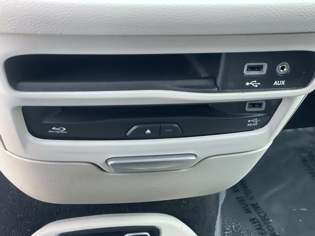 Used 2017 Chrysler Pacifica Touring-L Plus FWD image 25