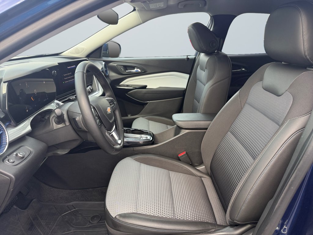 Used 2024 Chevrolet Trax LT w/ Driver Confidence Package FWD image 9