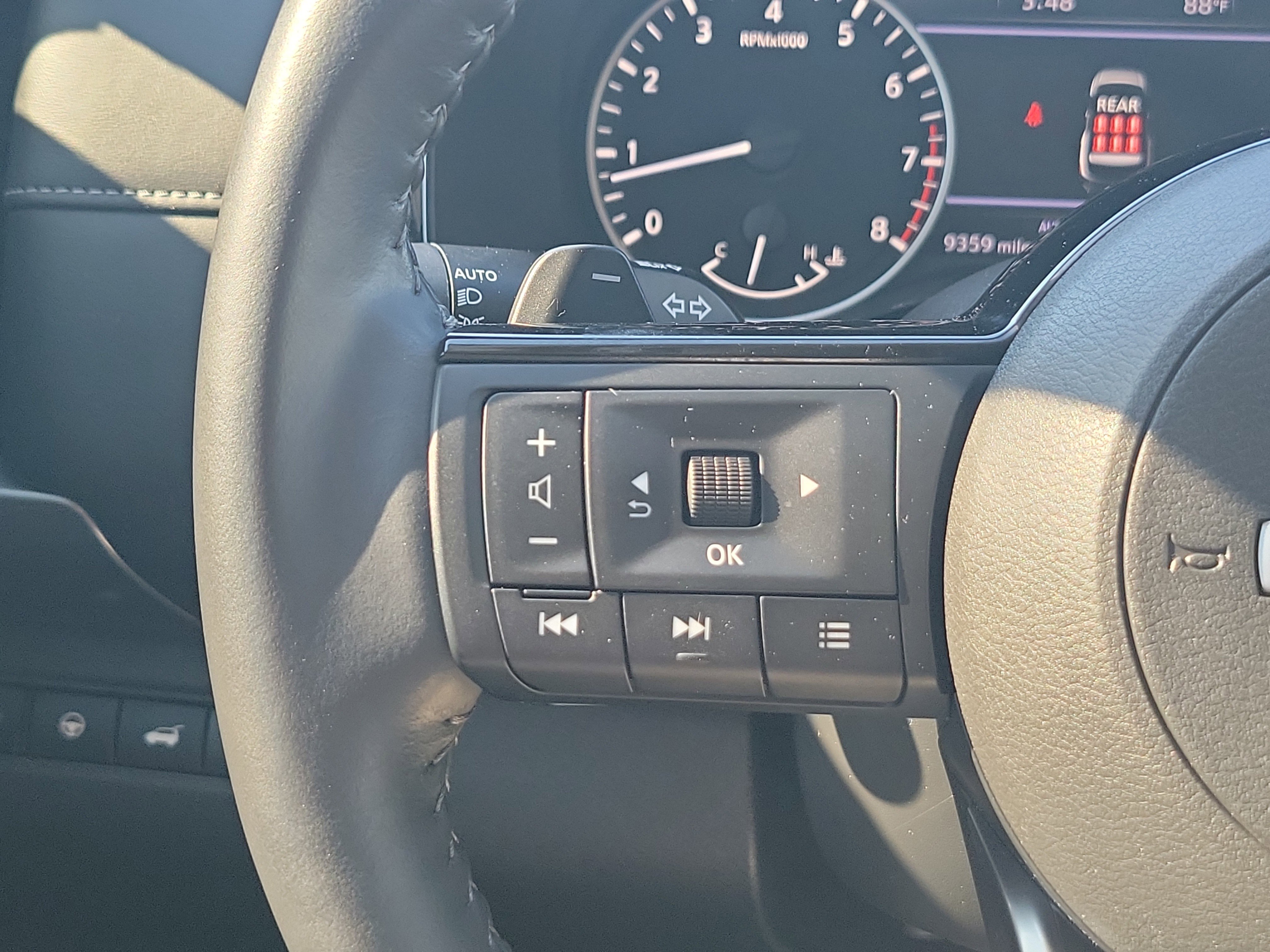 Used 2024 Nissan Pathfinder SL image 27