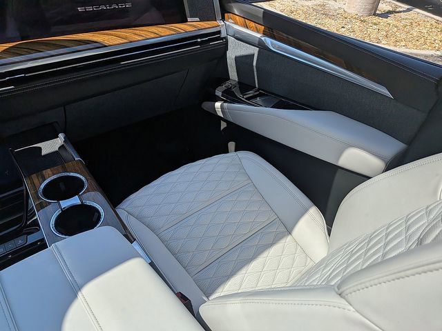 Certified 2025 Cadillac Escalade Sport Platinum w/ LPO, ONYX Package AWD/4WD image 17