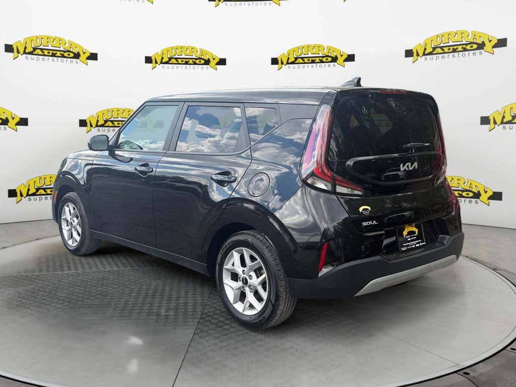 Used 2025 Kia Soul LX w/ LX Technology Package FWD image 3