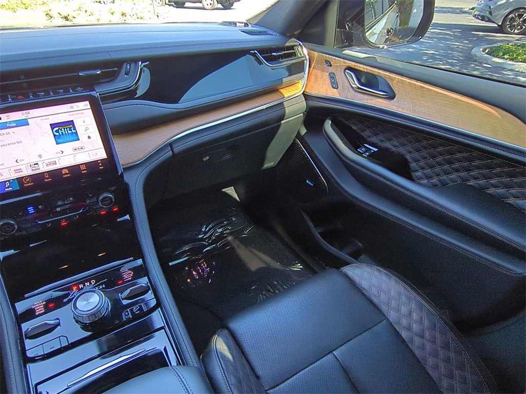 Used 2024 Jeep Grand Cherokee L Summit image 17