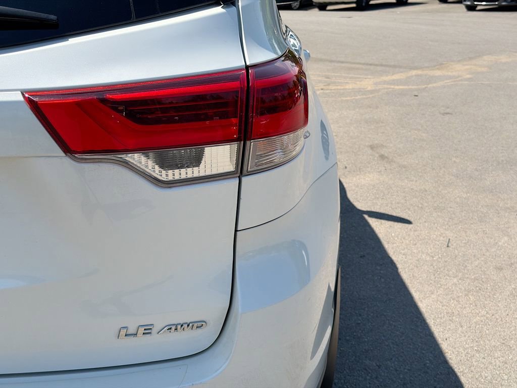 Used 2018 Toyota Highlander Plus AWD/4WD image 11