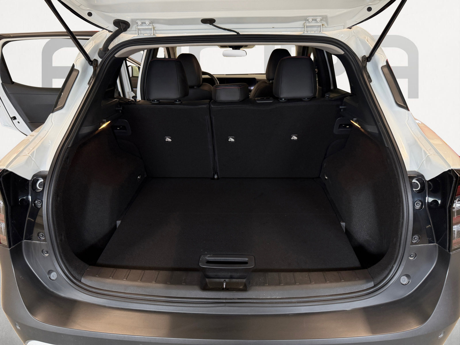 Used 2025 Nissan Kicks SR FWD image 13