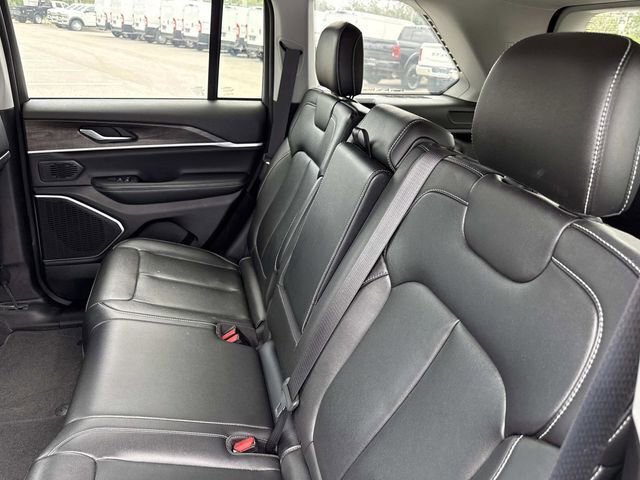 Used 2023 Jeep Grand Cherokee Limited RWD image 12