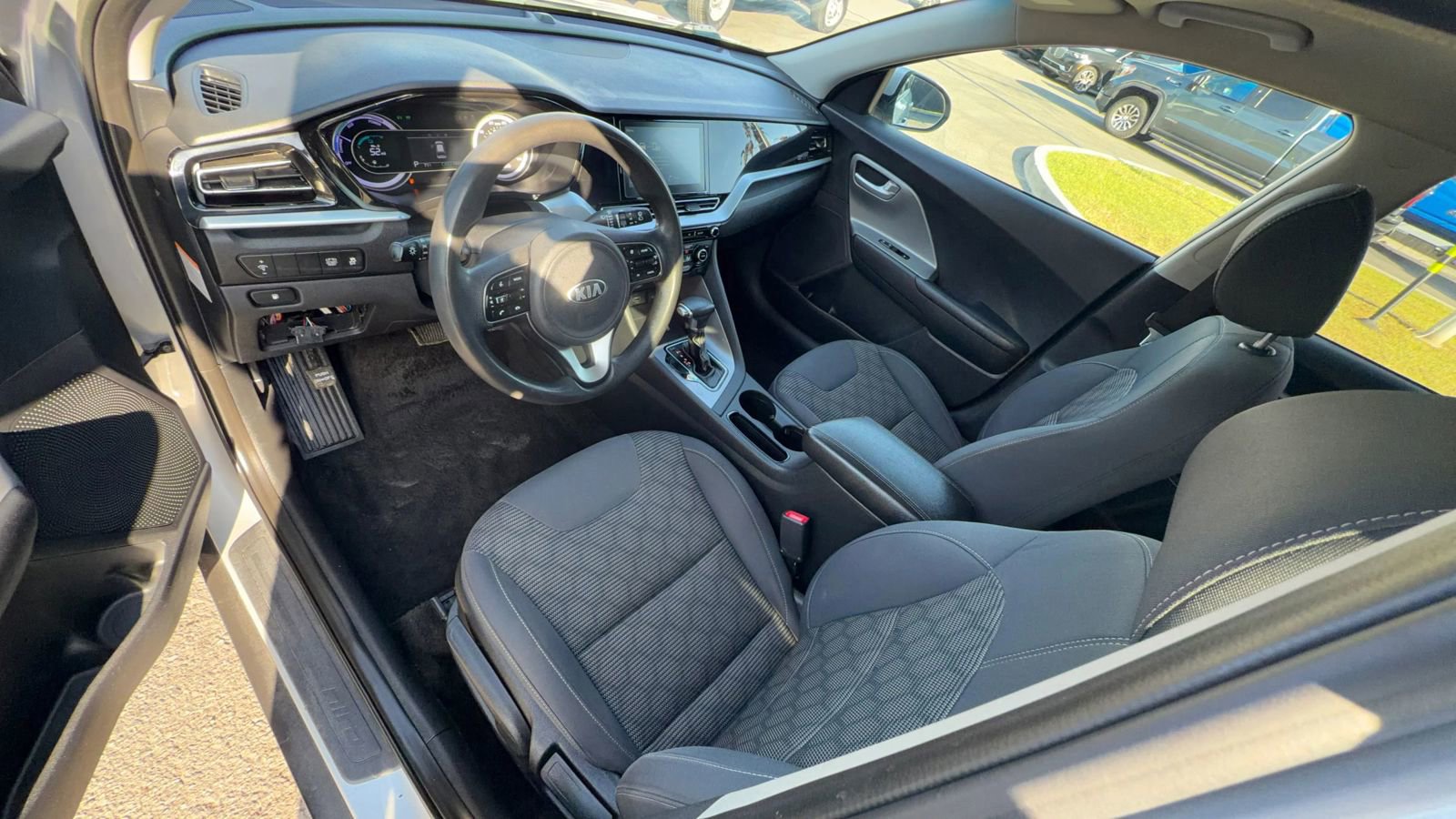 Used 2020 Kia Niro LX FWD image 12