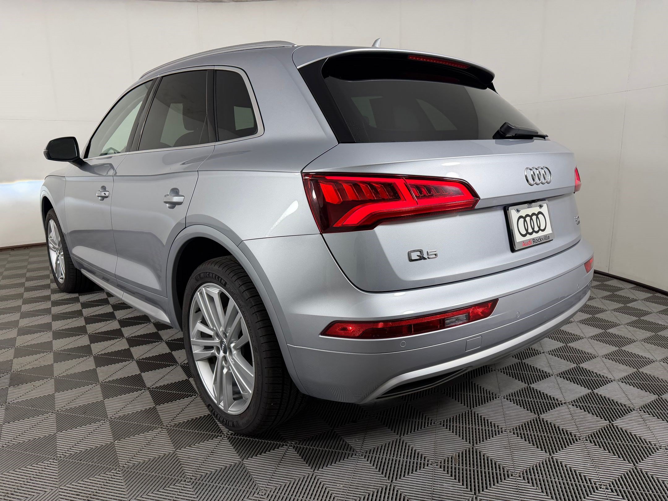 Used 2018 Audi Q5 Prestige w/ Prestige Package AWD/4WD image 3