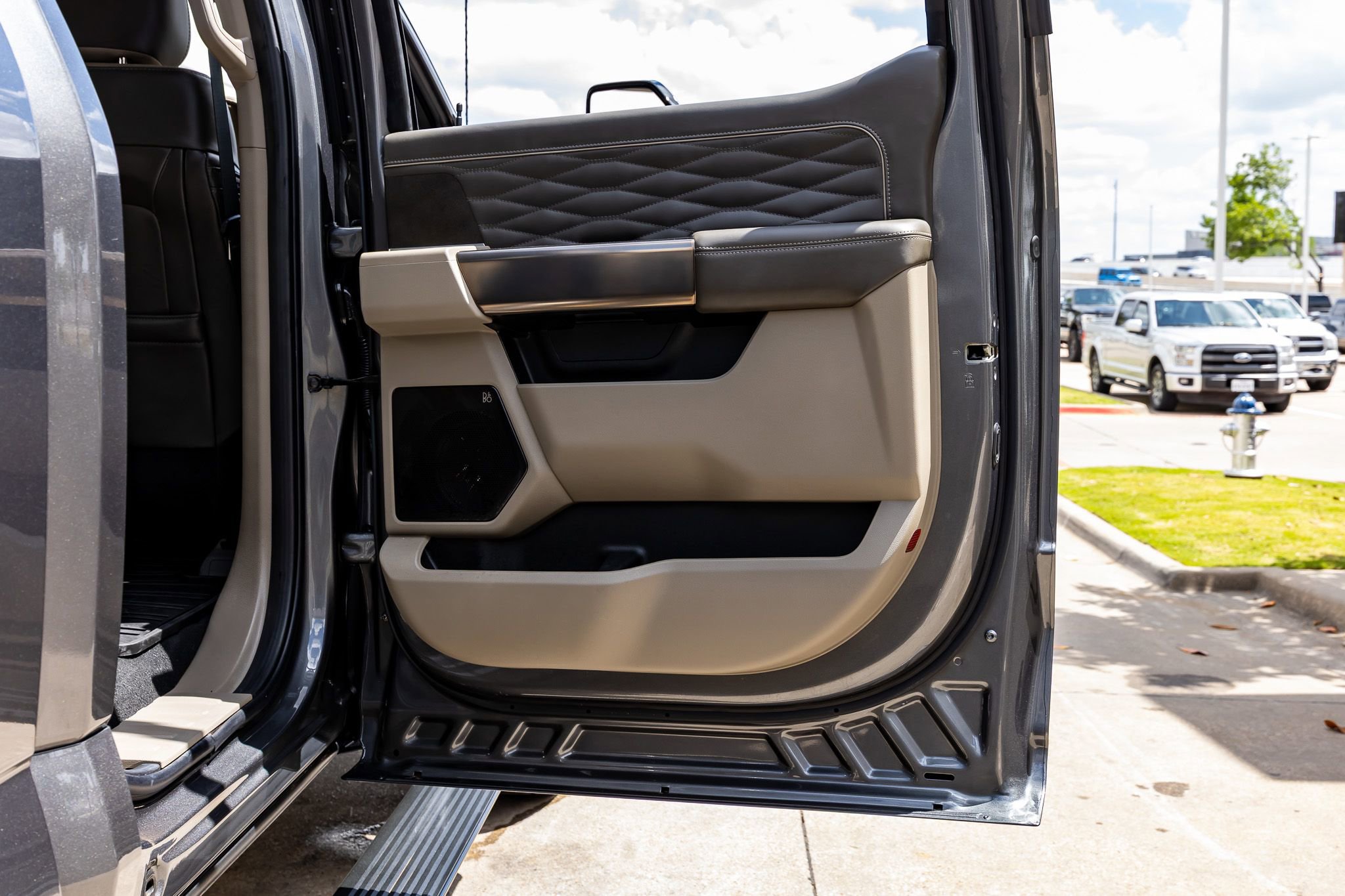 Used 2025 Ford F350 Platinum w/ Platinum Plus Package image 40