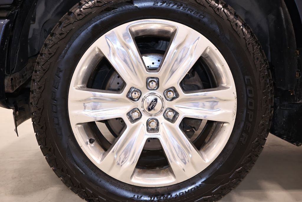 Used 2016 Ford F150 Platinum w/ Equipment Group 701A Luxury AWD/4WD image 47