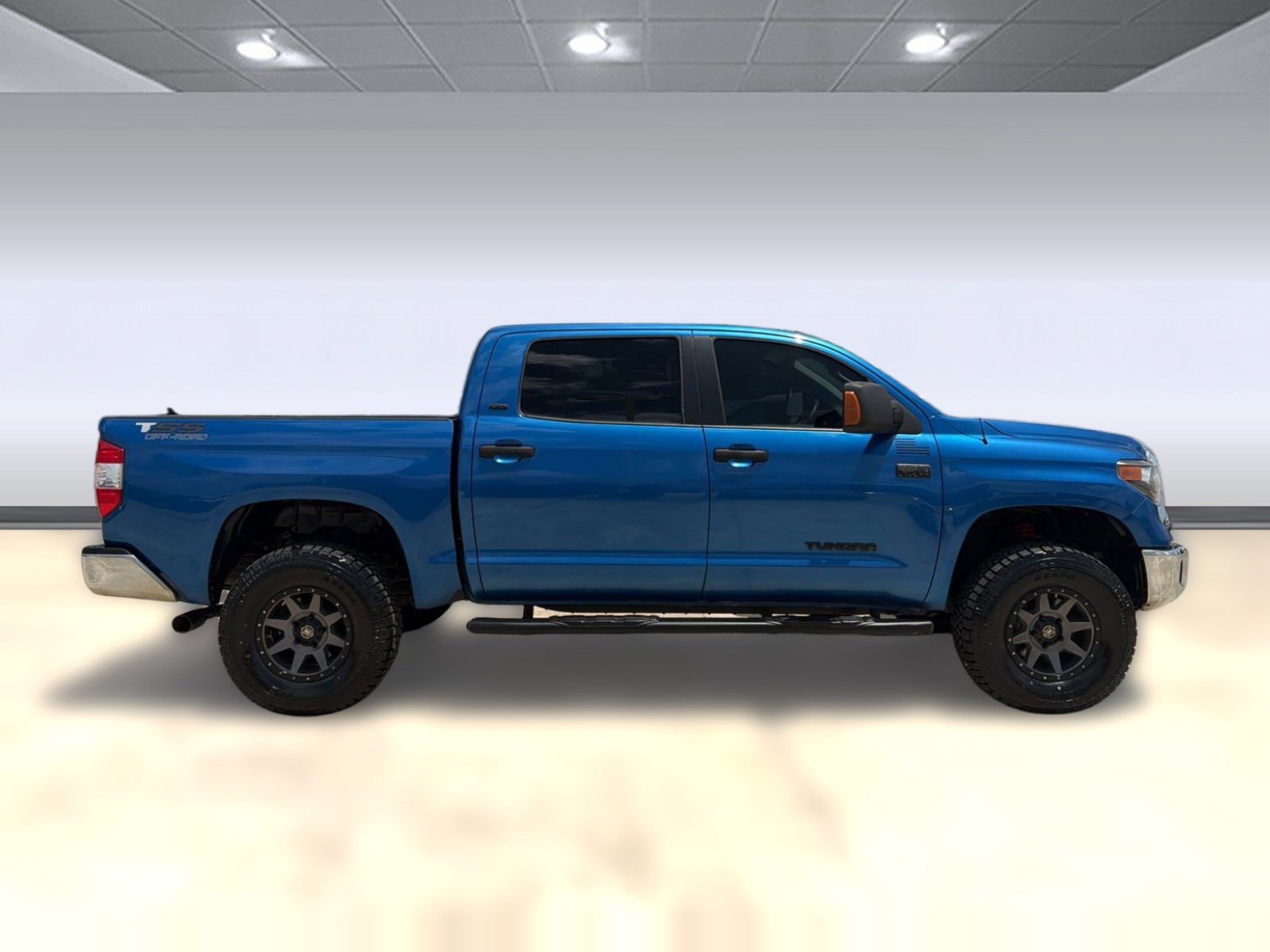 Used 2018 Toyota Tundra SR5 w/ SR5 Upgrade Package AWD/4WD image 8