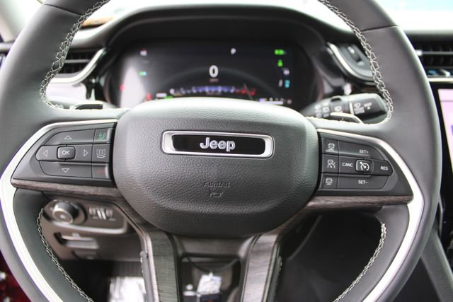 Used 2023 Jeep Grand Cherokee 30th Anniversary AWD/4WD image 14