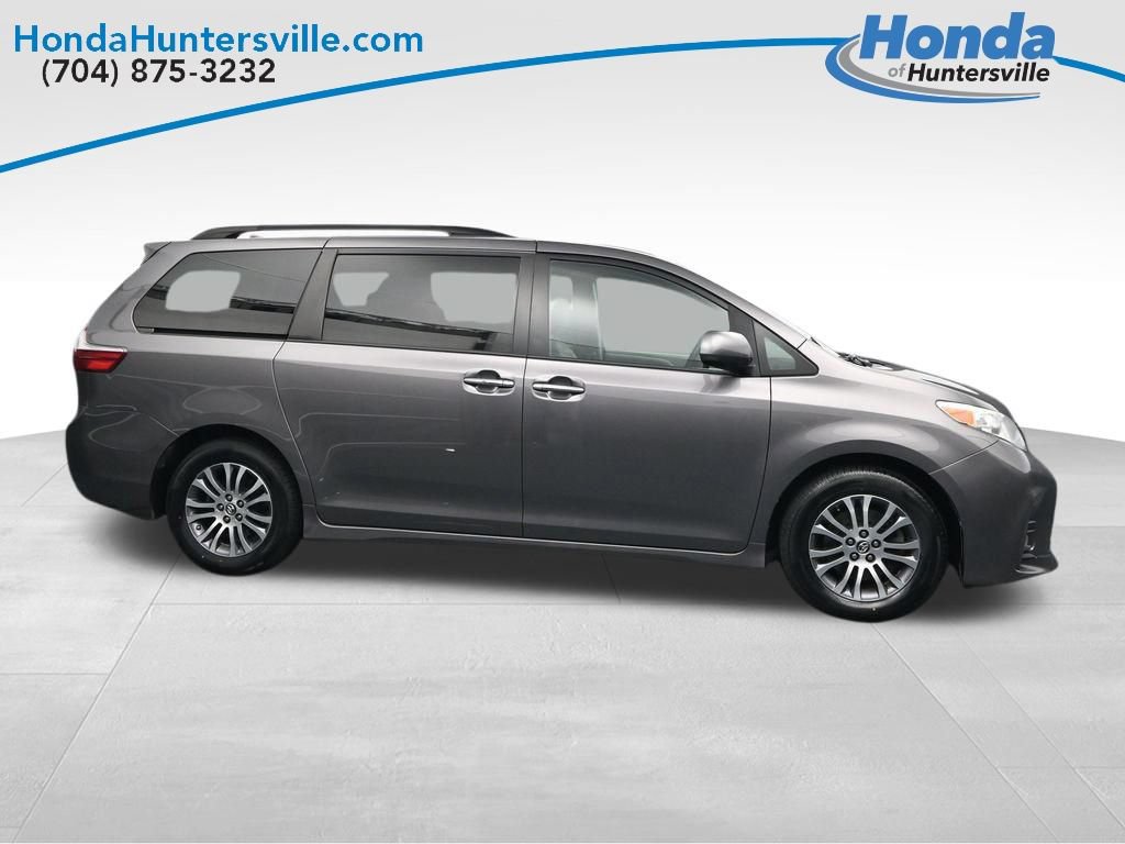 Used 2018 Toyota Sienna XLE w/ XLE Navigation Package FWD image 5
