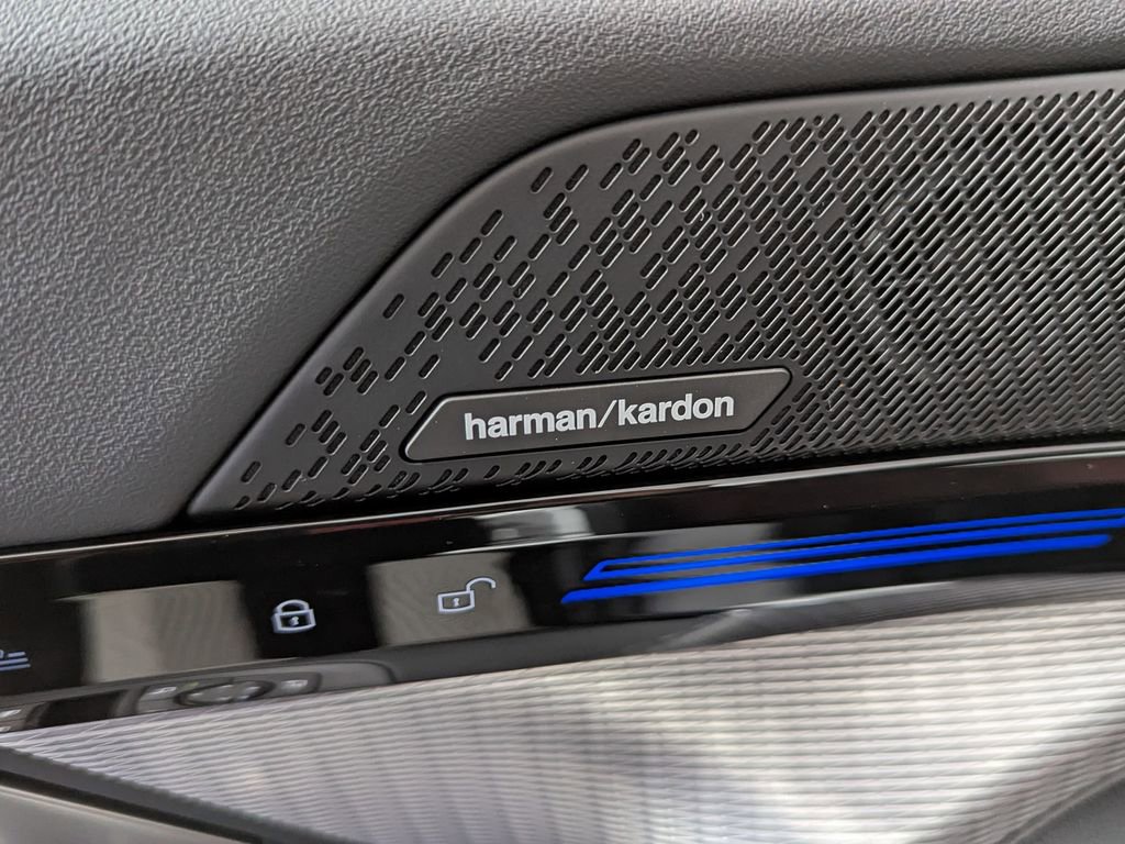 Used 2025 BMW 530i xDrive w/ M Sport Package image 14