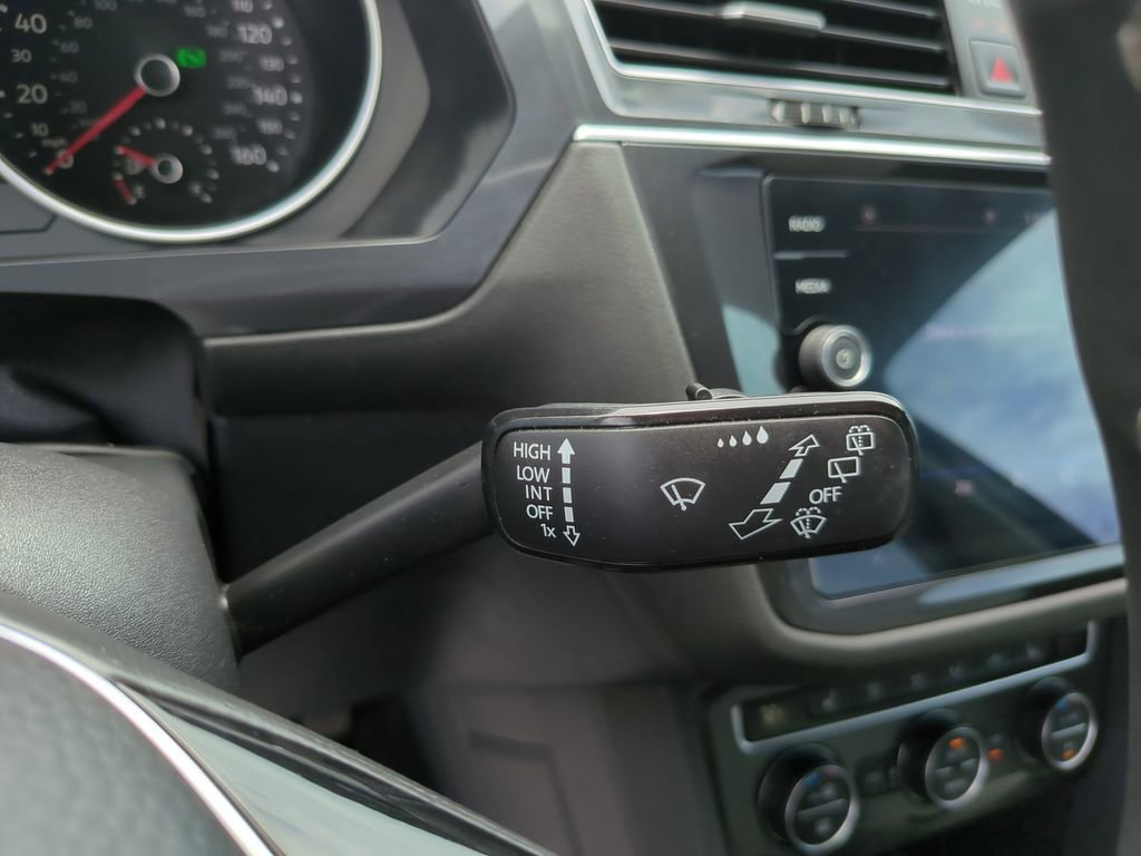 Used 2021 Volkswagen Tiguan SE FWD image 36