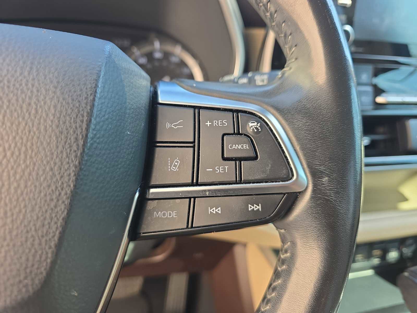 Used 2021 Toyota Highlander XLE image 23