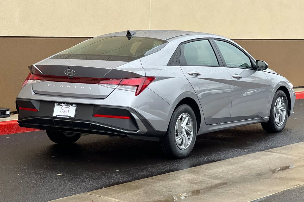 New 2026 Hyundai Elantra SE image 5