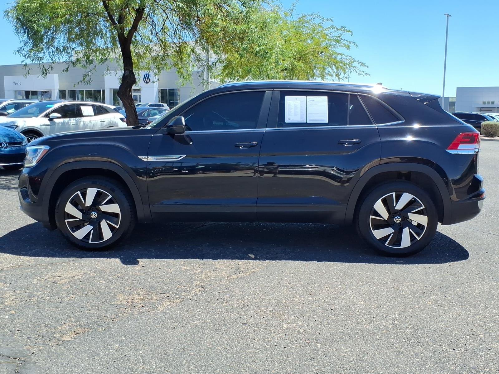 Certified 2024 Volkswagen Atlas Cross Sport SE AWD/4WD image 4