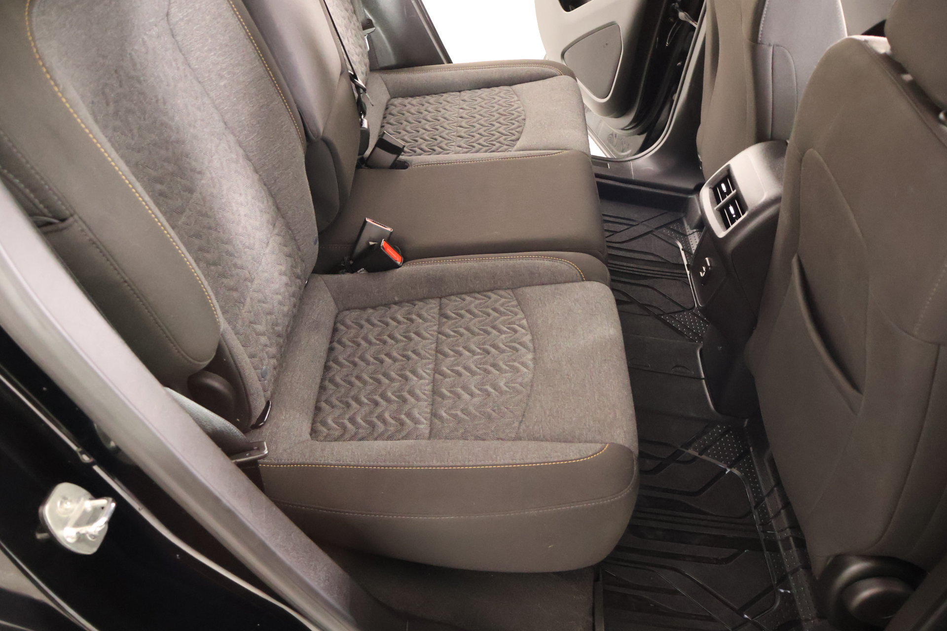 Used 2023 Chevrolet Equinox LT w/ LPO, Floor Liner Package FWD image 13